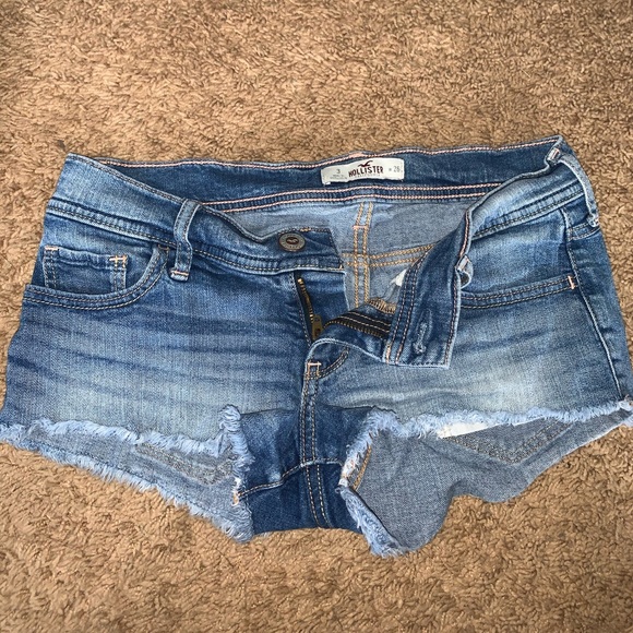 HOLLISTER SHORTS - Picture 1 of 2